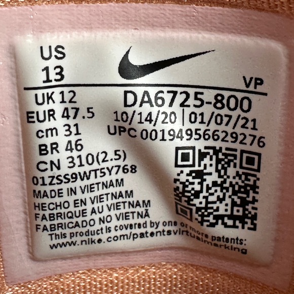 Nike Men’s Cosmic Unity Sneaker - Picture 6 of 7